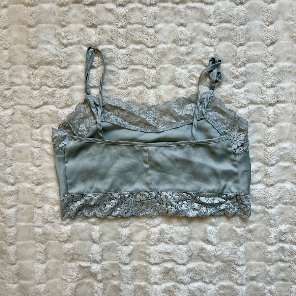 Brandy Melville Dionne Crop Top - light blue or tan/pink - Picture 3 of 3